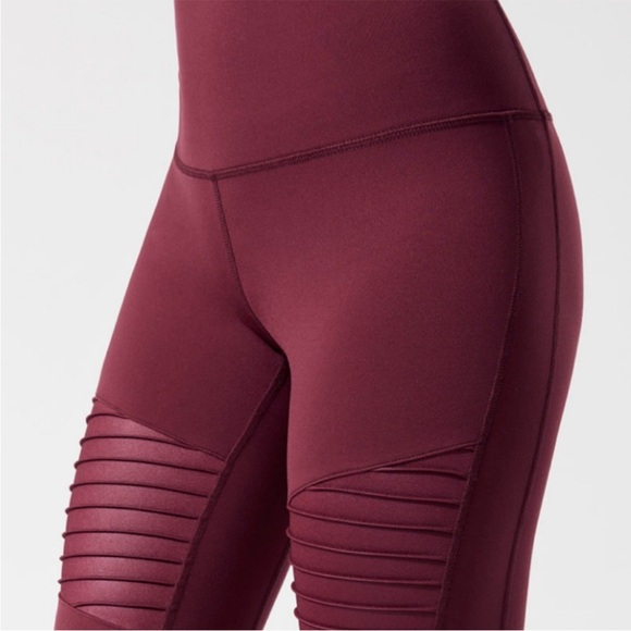 NWT Alo High Waisted Moto leggings in Cherry Glossy small - Picture 4 of 4